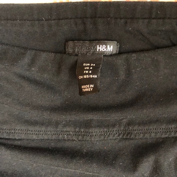 H&M mini skirt - Picture 2 of 3